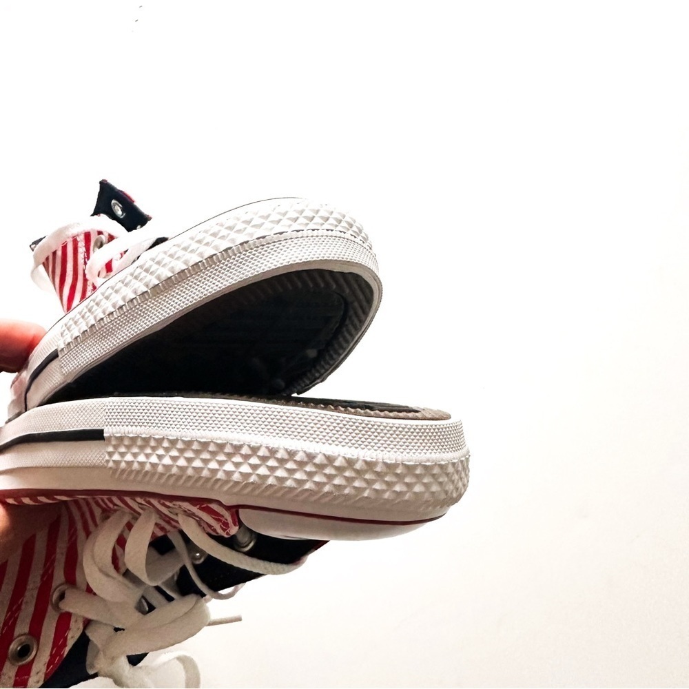 CONVERSE Women
Size 7.5 High Top Red White
Stars & Stripes Canvas Sneaker NWOT - Picture 5 of 9